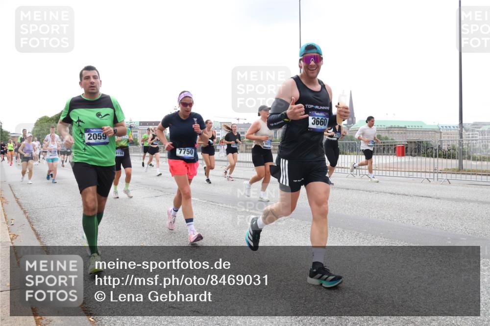 29.06.2025 - hella hamburg halbmarathon Lena Gebhardt http://msf.ph/oto/8469031 29.06.2025 10:32:49 Lombardsbrücke 2059, 15171, 9156, 7750, 10770, 3660, 375, 1078, 1199, 1237, 1324, 1640, 1732, 2059, 2276, 2959, 3365, 3391, 3422, 3653, 3660, 3670, 3708, 3753, 3871, 4030, 4096, 4446, 4555, 4650, 4857, 5110, 5783, 5871, 5941, 6040, 6228, 6312, 6315, 6861, 7308, 7309, 7387, 7468, 7531, 7633, 7702, 7749, 7750, 7982, 8127, 8170, 8303, 8625, 8839, 8840, 8914, 8993, 9010, 9034, 9143, 9188, 9471, 9542, 9768, 10002, 10013, 10048, 10277, 11260, 11756, 12423, 12424, 14305, 14743, 15951 meine-sportfotos.de