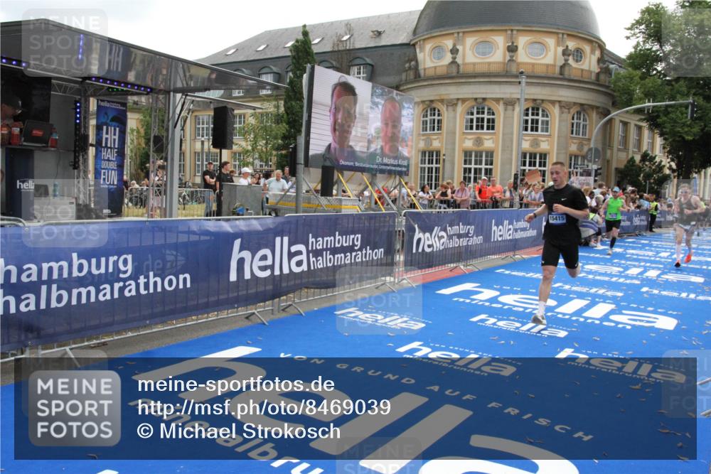 29.06.2025 - hella hamburg halbmarathon Michael Strokosch http://msf.ph/oto/8469039 29.06.2025 10:35:19 Ziel 4740, 7867, 12514, 13798, 14789, 15415, 15773 meine-sportfotos.de