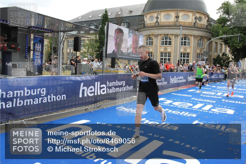 29.06.2025 - hella hamburg halbmarathon Michael Strokosch http://msf.ph/oto/8469056 29.06.2025 10:35:19 Ziel 4740, 7867, 12514, 13798, 14789, 15415, 15773 meine-sportfotos.de