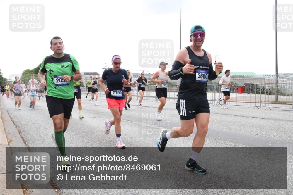 29.06.2025 - hella hamburg halbmarathon Lena Gebhardt http://msf.ph/oto/8469061 29.06.2025 10:32:49 Lombardsbrücke 205, 156, 7750, 15171, 10770, 3660, 1078, 1199, 1237, 1324, 1640, 1732, 2059, 2276, 2959, 3365, 3391, 3422, 3653, 3660, 3670, 3708, 3753, 3871, 4030, 4096, 4446, 4555, 4650, 4857, 5110, 5783, 5871, 5941, 6040, 6228, 6312, 6315, 6861, 7308, 7309, 7387, 7468, 7531, 7633, 7702, 7749, 7750, 7982, 8127, 8170, 8303, 8625, 8839, 8840, 8914, 8993, 9010, 9034, 9143, 9188, 9471, 9542, 9768, 10002, 10013, 10048, 10277, 11260, 11756, 12423, 12424, 14305, 14743, 15951 meine-sportfotos.de