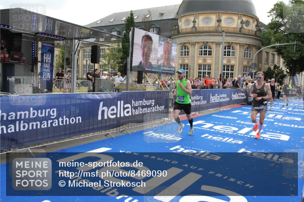 29.06.2025 - hella hamburg halbmarathon Michael Strokosch http://msf.ph/oto/8469090 29.06.2025 10:35:21 Ziel 4944, 7867, 10877, 11898, 12514, 13798, 14789, 15415, 15701, 15773 meine-sportfotos.de
