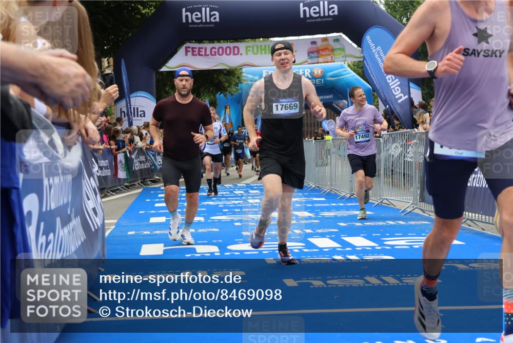 29.06.2025 - hella hamburg halbmarathon Strokosch-Dieckow http://msf.ph/oto/8469098 29.06.2025 10:46:48 Ziel 3976, 4091, 6630, 11858, 13940, 14385, 14541, 15900, 16175, 17172, 17353, 17492, 17669, 17743, 17865, 17892, 19105, 19128 meine-sportfotos.de