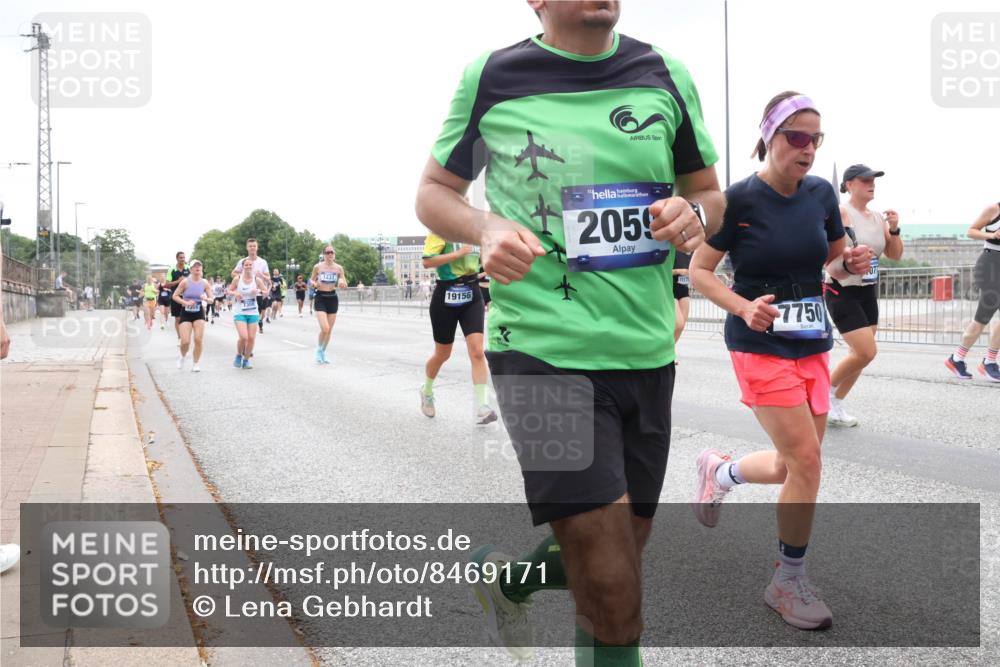 29.06.2025 - hella hamburg halbmarathon Lena Gebhardt http://msf.ph/oto/8469171 29.06.2025 10:32:50 Lombardsbrücke 7309, 1237, 19156, 2059, 15171, 7750, 1078, 1199, 1237, 1324, 1640, 1732, 2059, 2276, 2959, 3365, 3391, 3422, 3653, 3660, 3670, 3708, 3753, 3871, 4030, 4096, 4446, 4555, 4650, 4857, 5110, 5581, 5783, 5871, 5941, 6040, 6228, 6312, 6315, 6861, 7308, 7309, 7387, 7468, 7531, 7633, 7702, 7749, 7750, 7982, 8127, 8170, 8303, 8625, 8839, 8840, 8993, 9010, 9034, 9143, 9188, 9471, 9542, 9768, 10002, 10013, 10048, 10277, 11260, 11756, 12423, 12424, 14305, 14743, 15951 meine-sportfotos.de