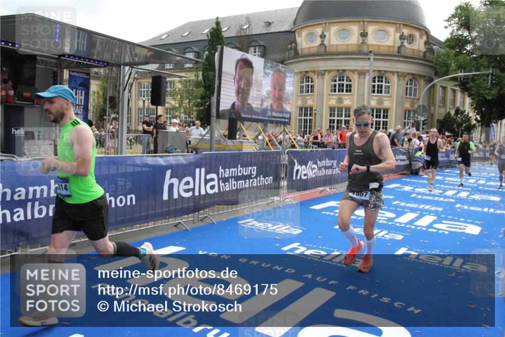 29.06.2025 - hella hamburg halbmarathon Michael Strokosch http://msf.ph/oto/8469175 29.06.2025 10:35:21 Ziel 4944, 7867, 10877, 11898, 12514, 13798, 14789, 15415, 15701, 15773 meine-sportfotos.de
