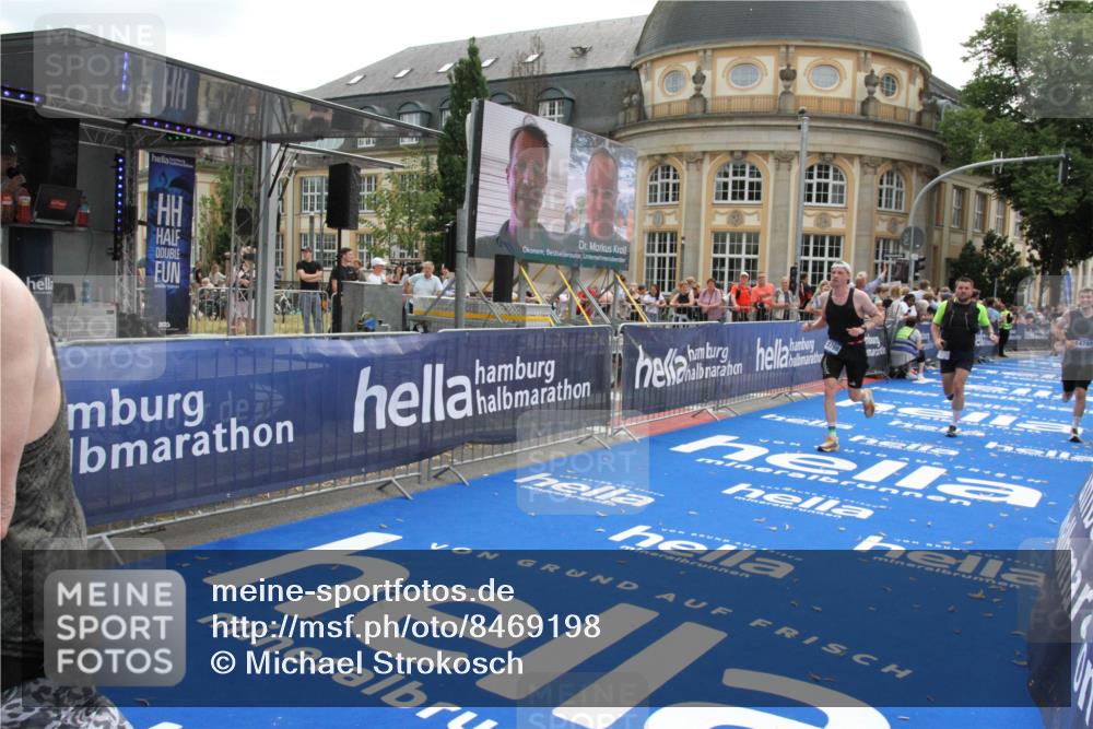29.06.2025 - hella hamburg halbmarathon Michael Strokosch http://msf.ph/oto/8469198 29.06.2025 10:35:22 Ziel 4944, 7867, 10877, 11898, 12514, 13798, 14789, 15701, 15773 meine-sportfotos.de