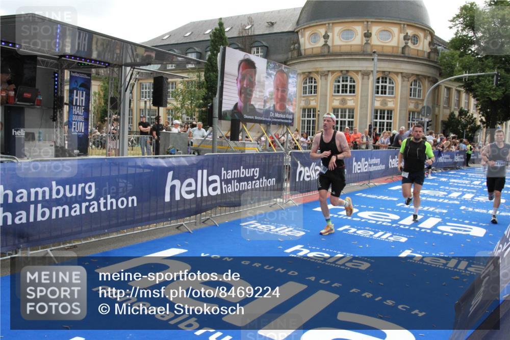 29.06.2025 - hella hamburg halbmarathon Michael Strokosch http://msf.ph/oto/8469224 29.06.2025 10:35:23 Ziel 4944, 7867, 10877, 11898, 12514, 13798, 14789, 15390, 15701, 15773, 15931 meine-sportfotos.de