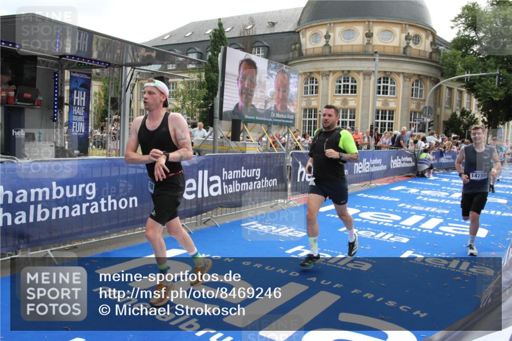 29.06.2025 - hella hamburg halbmarathon Michael Strokosch http://msf.ph/oto/8469246 29.06.2025 10:35:24 Ziel 4944, 7867, 10877, 11898, 13798, 14789, 15390, 15701, 15773, 15931 meine-sportfotos.de