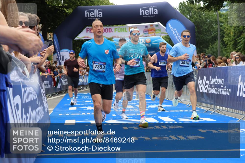 29.06.2025 - hella hamburg halbmarathon Strokosch-Dieckow http://msf.ph/oto/8469248 29.06.2025 10:46:46 Ziel 1942, 3976, 4091, 6630, 11858, 13940, 14541, 15900, 16175, 17172, 17353, 17492, 17669, 17743, 17865, 17892, 19105, 19128 meine-sportfotos.de