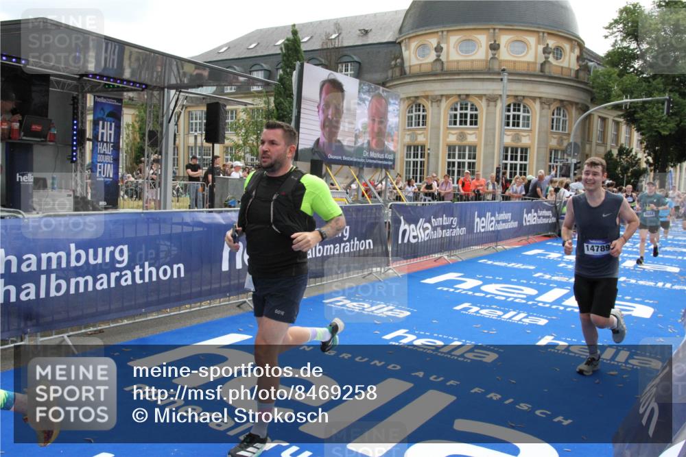 29.06.2025 - hella hamburg halbmarathon Michael Strokosch http://msf.ph/oto/8469258 29.06.2025 10:35:24 Ziel 4944, 7867, 10877, 11898, 13798, 14789, 15390, 15701, 15773, 15931 meine-sportfotos.de