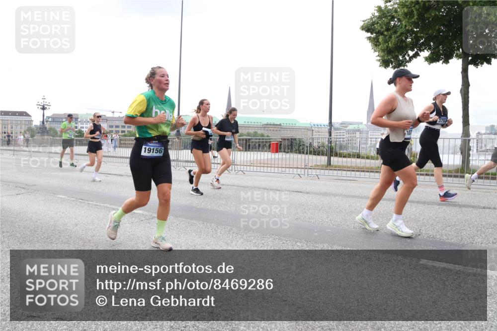 29.06.2025 - hella hamburg halbmarathon Lena Gebhardt http://msf.ph/oto/8469286 29.06.2025 10:32:51 Lombardsbrücke 19156, 107, 15171, 3753, 1078, 1199, 1237, 1324, 1640, 1732, 2059, 2276, 2959, 3365, 3391, 3422, 3653, 3660, 3670, 3708, 3753, 3871, 4030, 4096, 4446, 4555, 4650, 4857, 5110, 5581, 5783, 5871, 5917, 5941, 6040, 6228, 6312, 6315, 6861, 7308, 7309, 7387, 7468, 7531, 7633, 7702, 7749, 7750, 7982, 8170, 8303, 8625, 8839, 8840, 8993, 9010, 9034, 9143, 9188, 9471, 9542, 9768, 10002, 10013, 10048, 10277, 11260, 11756, 12039, 12423, 12424, 14305, 14743, 15951 meine-sportfotos.de