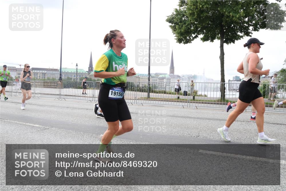 29.06.2025 - hella hamburg halbmarathon Lena Gebhardt http://msf.ph/oto/8469320 29.06.2025 10:32:51 Lombardsbrücke 12508, 19156, 1078, 1199, 1237, 1324, 1640, 1732, 2059, 2276, 2959, 3365, 3391, 3422, 3653, 3660, 3670, 3708, 3753, 3871, 4030, 4096, 4446, 4555, 4650, 4857, 5110, 5581, 5783, 5871, 5917, 5941, 6040, 6228, 6312, 6315, 6861, 7308, 7309, 7387, 7468, 7531, 7633, 7702, 7749, 7750, 7982, 8170, 8303, 8625, 8839, 8840, 8993, 9010, 9034, 9143, 9188, 9471, 9542, 9768, 10002, 10013, 10048, 10277, 11260, 11756, 12039, 12423, 12424, 14305, 14743, 15951 meine-sportfotos.de