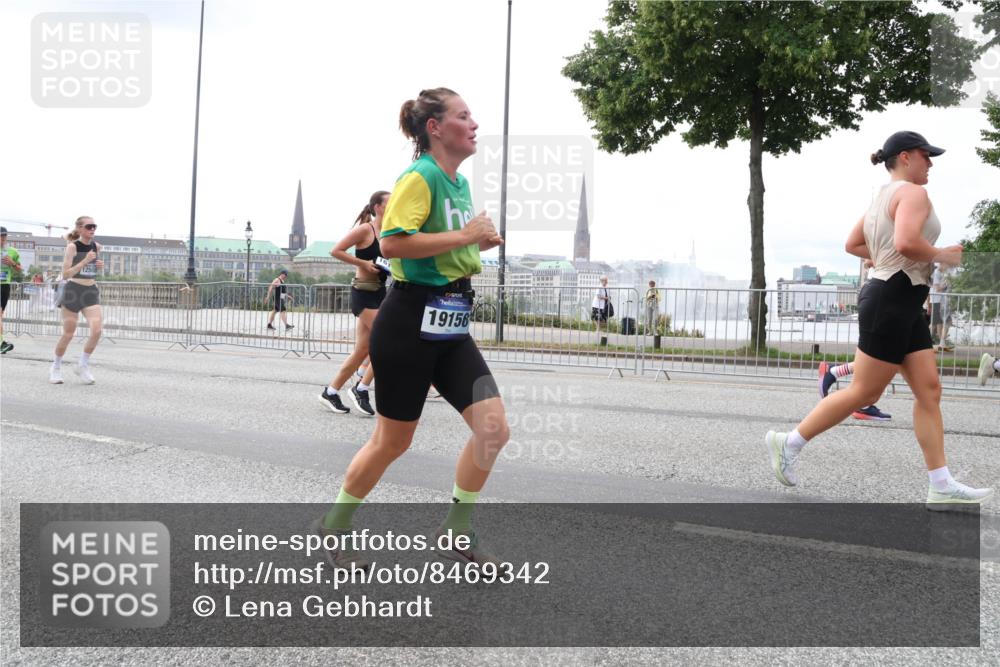 29.06.2025 - hella hamburg halbmarathon Lena Gebhardt http://msf.ph/oto/8469342 29.06.2025 10:32:51 Lombardsbrücke 12508, 161, 19156, 1078, 1199, 1237, 1324, 1640, 1732, 2059, 2276, 2959, 3365, 3391, 3422, 3653, 3660, 3670, 3708, 3753, 3871, 4030, 4096, 4446, 4555, 4650, 4857, 5110, 5581, 5783, 5871, 5917, 5941, 6040, 6228, 6312, 6315, 6861, 7308, 7309, 7387, 7468, 7531, 7633, 7702, 7749, 7750, 7982, 8170, 8303, 8625, 8839, 8840, 8993, 9010, 9034, 9143, 9188, 9471, 9542, 9768, 10002, 10013, 10048, 10277, 11260, 11756, 12039, 12423, 12424, 14305, 14743, 15951 meine-sportfotos.de