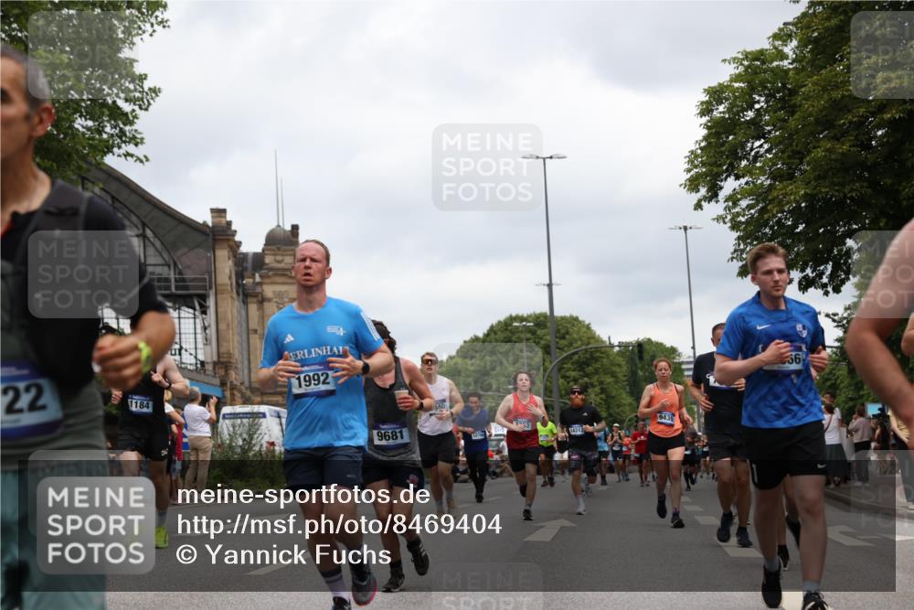 29.06.2025 - hella hamburg halbmarathon Yannick Fuchs http://msf.ph/oto/8469404 29.06.2025 10:57:32 20KM 1184, 1316, 1722, 1724, 1940, 1992, 2424, 3360, 4370, 5305, 5384, 5734, 6631, 7243, 7290, 7333, 8469, 8822, 9124, 9439, 9681, 10128, 10705, 10766, 10866, 11527, 11657, 11771, 12315, 12316, 12513, 12662, 13171, 13528, 13551, 14135, 14313, 14493, 15137, 15516, 15550, 15897, 16426, 16478, 16639, 16872, 17071, 17437, 17757, 17894, 18028, 18122, 18355, 18717 meine-sportfotos.de
