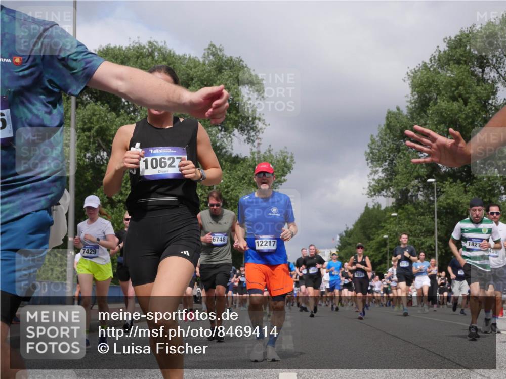 29.06.2025 - hella hamburg halbmarathon Luisa Fischer http://msf.ph/oto/8469414 29.06.2025 10:43:18 Kennedybrücke 7429, 10627, 6748, 12217, 60, 5229, 455, 182, 2019, 3237, 3515, 3808, 3882, 3883, 3884, 4173, 4752, 5229, 5876, 5877, 7455, 7456, 7524, 7675, 7850, 7984, 8612, 8865, 8866, 9747, 10626, 10818 meine-sportfotos.de