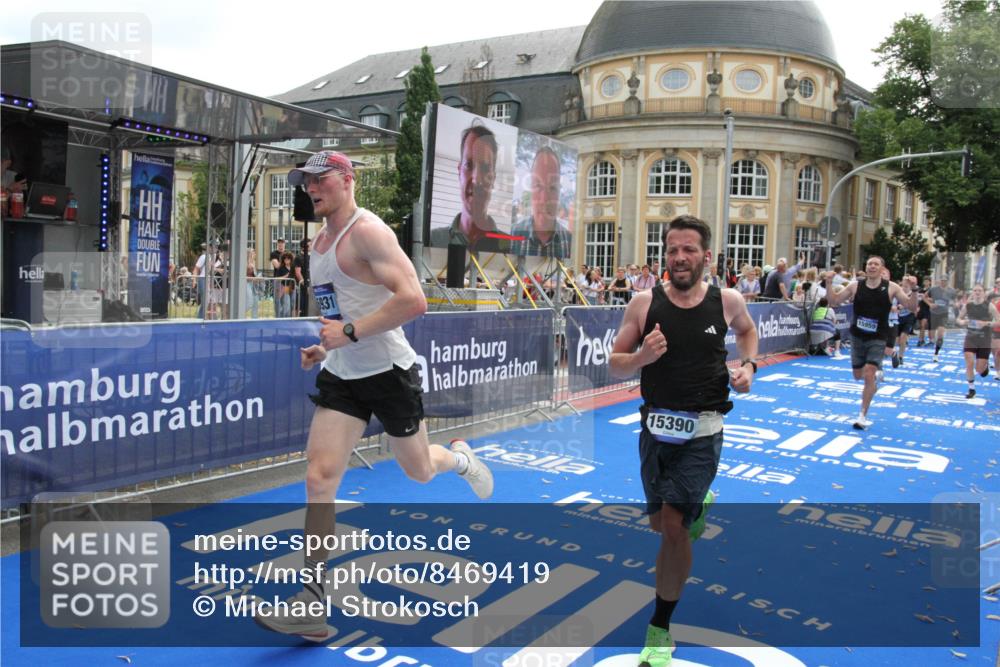 29.06.2025 - hella hamburg halbmarathon Michael Strokosch http://msf.ph/oto/8469419 29.06.2025 10:35:30 Ziel 1344, 1889, 4050, 10771, 10877, 11898, 15390, 15701, 15931, 15959, 16811, 19022 meine-sportfotos.de