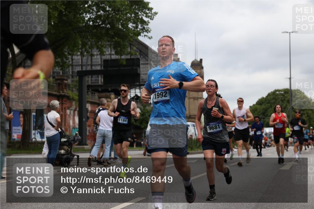 29.06.2025 - hella hamburg halbmarathon Yannick Fuchs http://msf.ph/oto/8469449 29.06.2025 10:57:33 20KM 1184, 1316, 1722, 1724, 1940, 1992, 2424, 3360, 4370, 5305, 5384, 5734, 6631, 7243, 7290, 7333, 8469, 8822, 9124, 9439, 9681, 10128, 10705, 10766, 10866, 11527, 11657, 11771, 12315, 12316, 12513, 12662, 13171, 13528, 13551, 14135, 14313, 14493, 15137, 15516, 15532, 15550, 15897, 16426, 16478, 16639, 16872, 17071, 17437, 17757, 17894, 18028, 18122, 18355, 18717 meine-sportfotos.de