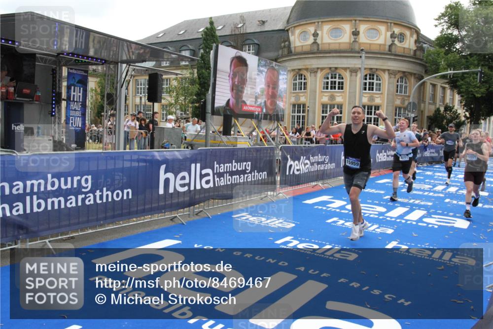 29.06.2025 - hella hamburg halbmarathon Michael Strokosch http://msf.ph/oto/8469467 29.06.2025 10:35:32 Ziel 1344, 1889, 4050, 5269, 10771, 15390, 15931, 15959, 16695, 16811, 17612, 17826, 19022 meine-sportfotos.de
