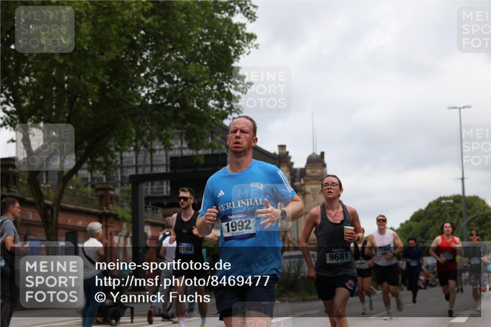 29.06.2025 - hella hamburg halbmarathon Yannick Fuchs http://msf.ph/oto/8469477 29.06.2025 10:57:33 20KM 1184, 1316, 1722, 1724, 1940, 1992, 2424, 3360, 4370, 5305, 5384, 5734, 6631, 7243, 7290, 7333, 8469, 8822, 9124, 9439, 9681, 10128, 10705, 10766, 10866, 11527, 11657, 11771, 12315, 12316, 12513, 12662, 13171, 13528, 13551, 14135, 14313, 14493, 15137, 15516, 15532, 15550, 15897, 16426, 16478, 16639, 16872, 17071, 17437, 17757, 17894, 18028, 18122, 18355, 18717 meine-sportfotos.de