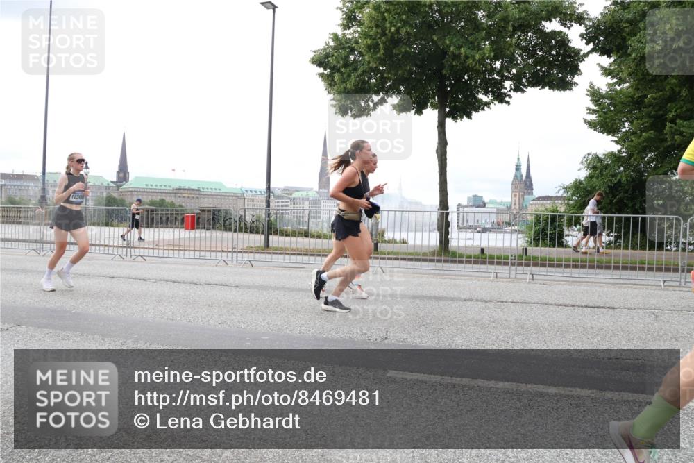 29.06.2025 - hella hamburg halbmarathon Lena Gebhardt http://msf.ph/oto/8469481 29.06.2025 10:32:52 Lombardsbrücke 12508, 1078, 1199, 1237, 1324, 1640, 1732, 2059, 2276, 2959, 3391, 3422, 3653, 3660, 3670, 3708, 3753, 3871, 4030, 4096, 4446, 4555, 4650, 4857, 5110, 5581, 5783, 5871, 5917, 5941, 6040, 6228, 6312, 6315, 6861, 7308, 7309, 7387, 7468, 7531, 7633, 7702, 7749, 7750, 7982, 8170, 8303, 8625, 8839, 8840, 8993, 9010, 9034, 9143, 9188, 9471, 9542, 9768, 10002, 10013, 10048, 10277, 11260, 11756, 12039, 12423, 12424, 14305, 14743, 15951 meine-sportfotos.de