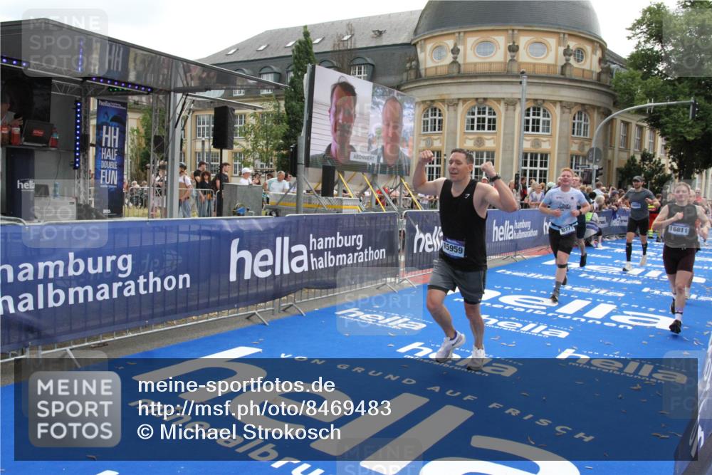 29.06.2025 - hella hamburg halbmarathon Michael Strokosch http://msf.ph/oto/8469483 29.06.2025 10:35:32 Ziel 1344, 1889, 4050, 5269, 10771, 15390, 15931, 15959, 16695, 16811, 17612, 17826, 19022 meine-sportfotos.de