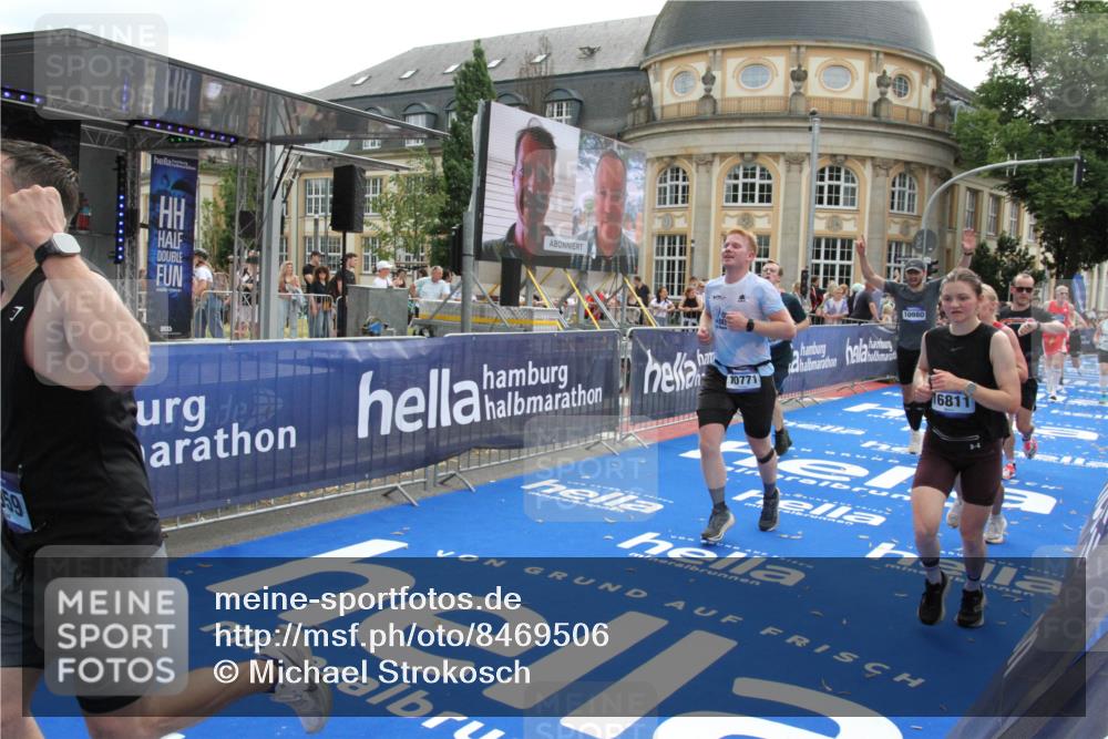29.06.2025 - hella hamburg halbmarathon Michael Strokosch http://msf.ph/oto/8469506 29.06.2025 10:35:33 Ziel 1344, 1889, 4050, 5269, 10771, 15959, 16695, 16811, 17612, 17826, 19022 meine-sportfotos.de