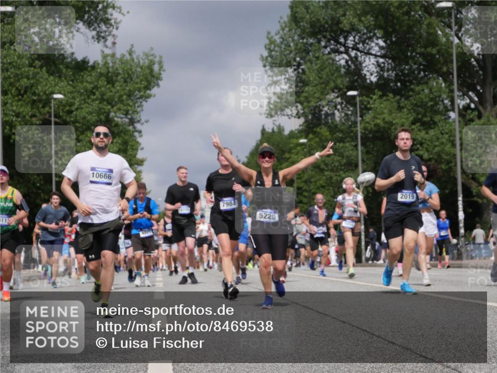 29.06.2025 - hella hamburg halbmarathon Luisa Fischer http://msf.ph/oto/8469538 29.06.2025 10:43:21 Kennedybrücke 112, 10666, 7984, 5229, 2019, 1058, 2019, 2888, 3237, 3515, 3808, 3883, 3884, 5229, 5701, 5876, 5877, 6866, 6876, 7455, 7456, 7675, 7850, 7984, 8391, 8612, 8865, 8866, 9747, 10818 meine-sportfotos.de