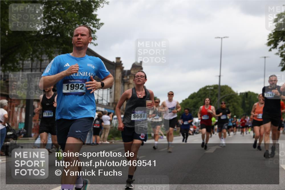 29.06.2025 - hella hamburg halbmarathon Yannick Fuchs http://msf.ph/oto/8469541 29.06.2025 10:57:33 20KM 1184, 1316, 1722, 1724, 1940, 1992, 2424, 3360, 4370, 5305, 5384, 5734, 6631, 7243, 7290, 7333, 8469, 8822, 9124, 9439, 9681, 10128, 10705, 10766, 10866, 11527, 11657, 11771, 12315, 12316, 12513, 12662, 13171, 13528, 13551, 14135, 14313, 14493, 15137, 15516, 15532, 15550, 15897, 16426, 16478, 16639, 16872, 17071, 17437, 17757, 17894, 18028, 18122, 18355, 18717 meine-sportfotos.de