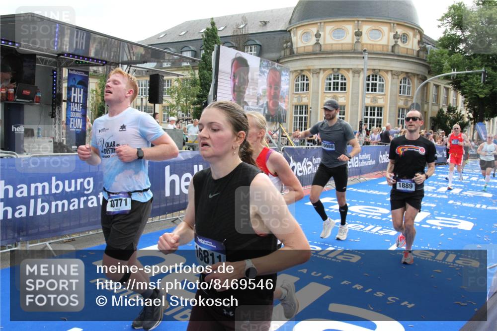 29.06.2025 - hella hamburg halbmarathon Michael Strokosch http://msf.ph/oto/8469546 29.06.2025 10:35:34 Ziel 1344, 1889, 4050, 5269, 10384, 10771, 15959, 16695, 16811, 17612, 17826, 19022 meine-sportfotos.de