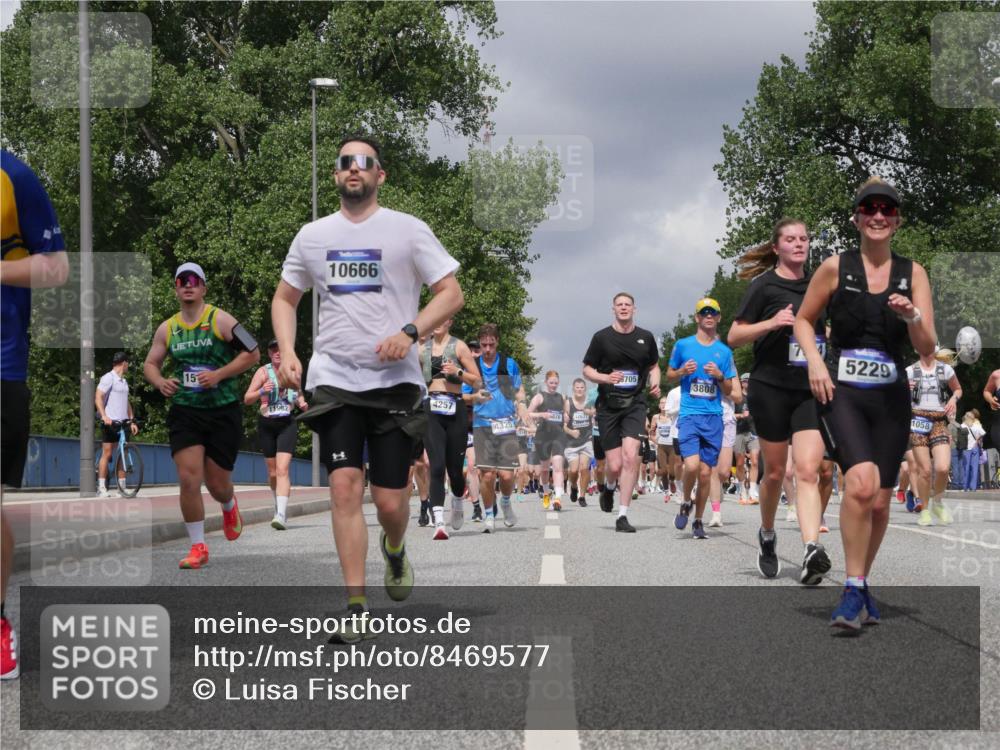 29.06.2025 - hella hamburg halbmarathon Luisa Fischer http://msf.ph/oto/8469577 29.06.2025 10:43:23 Kennedybrücke 15, 10666, 4257, 876, 12631, 4320, 705, 3808, 74, 5229, 1058, 1058, 2019, 2888, 3237, 3515, 3808, 3883, 3884, 5229, 5263, 5701, 5876, 5877, 6866, 6876, 7455, 7456, 7675, 7850, 7984, 8107, 8391, 9747, 10806 meine-sportfotos.de