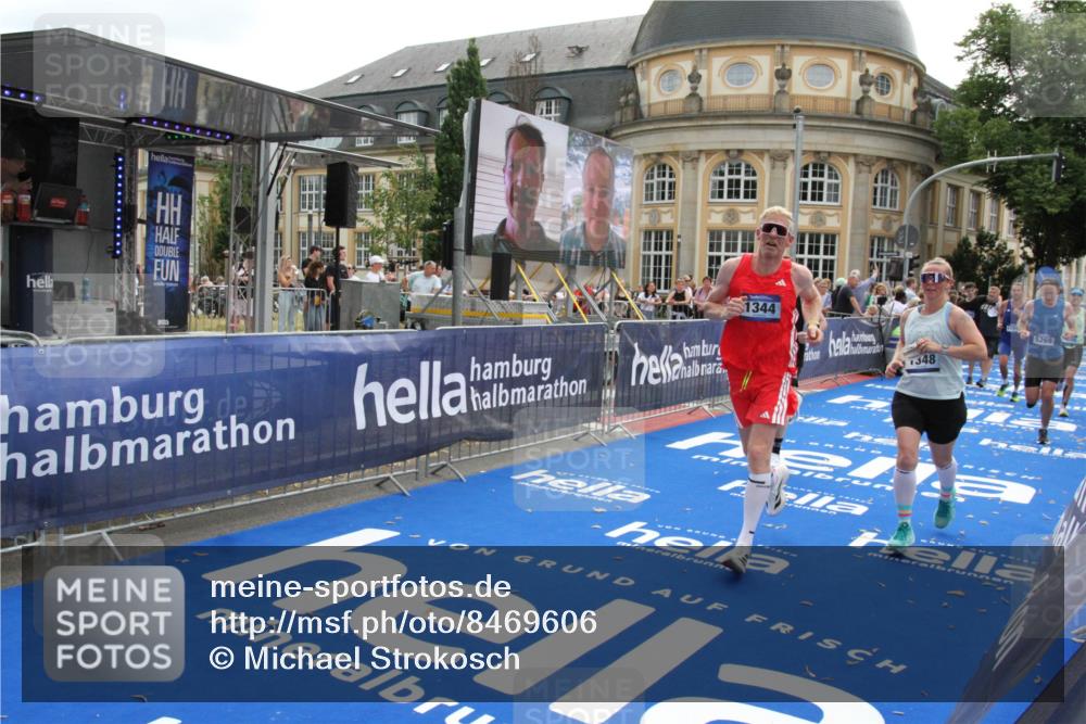 29.06.2025 - hella hamburg halbmarathon Michael Strokosch http://msf.ph/oto/8469606 29.06.2025 10:35:36 Ziel 1344, 1889, 4050, 5269, 10384, 10771, 16123, 16695, 16811, 17612, 17826, 18841, 19022 meine-sportfotos.de