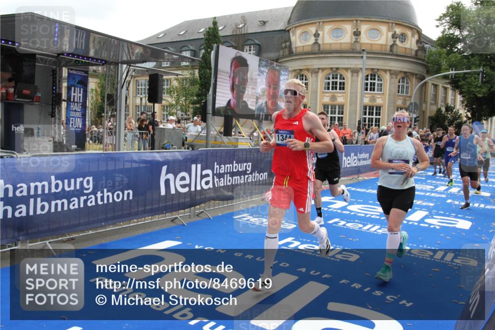 29.06.2025 - hella hamburg halbmarathon Michael Strokosch http://msf.ph/oto/8469619 29.06.2025 10:35:37 Ziel 1344, 5269, 10384, 16123, 16695, 17612, 17826, 18841, 19022 meine-sportfotos.de