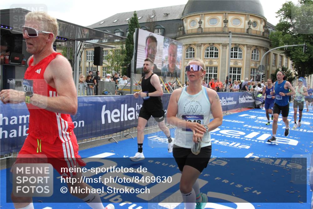 29.06.2025 - hella hamburg halbmarathon Michael Strokosch http://msf.ph/oto/8469630 29.06.2025 10:35:37 Ziel 1344, 5269, 10384, 16123, 16695, 17612, 17826, 18841, 19022 meine-sportfotos.de