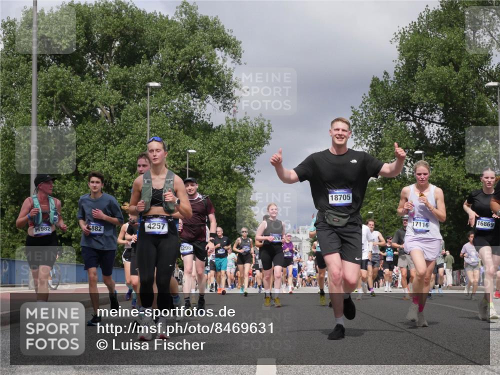 29.06.2025 - hella hamburg halbmarathon Luisa Fischer http://msf.ph/oto/8469631 29.06.2025 10:43:26 Kennedybrücke 1982, 882, 4257, 4298, 12414, 376, 18705, 17116, 16869, 1058, 2019, 2888, 3808, 5229, 5263, 5654, 5701, 5876, 5877, 5901, 6866, 6876, 7174, 7456, 7675, 7850, 7984, 8107, 8391, 9495, 10806 meine-sportfotos.de