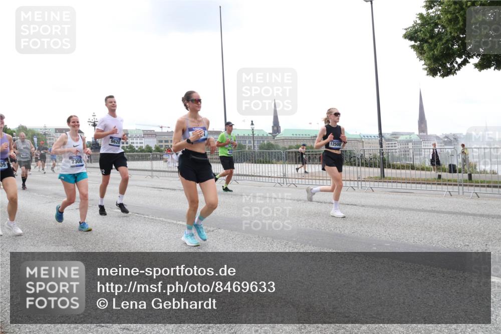 29.06.2025 - hella hamburg halbmarathon Lena Gebhardt http://msf.ph/oto/8469633 29.06.2025 10:32:52 Lombardsbrücke 09, 542, 7308, 12, 9628, 12508, 1078, 1199, 1237, 1324, 1640, 1732, 2059, 2276, 2959, 3391, 3422, 3653, 3660, 3670, 3708, 3753, 3871, 4030, 4096, 4446, 4555, 4650, 4857, 5110, 5581, 5783, 5871, 5917, 5941, 6040, 6228, 6312, 6315, 6861, 7308, 7309, 7387, 7468, 7531, 7633, 7702, 7749, 7750, 7982, 8170, 8303, 8625, 8839, 8840, 8993, 9010, 9034, 9143, 9188, 9471, 9542, 9768, 10002, 10013, 10048, 10277, 11260, 11756, 12039, 12423, 12424, 14305, 14743, 15951 meine-sportfotos.de
