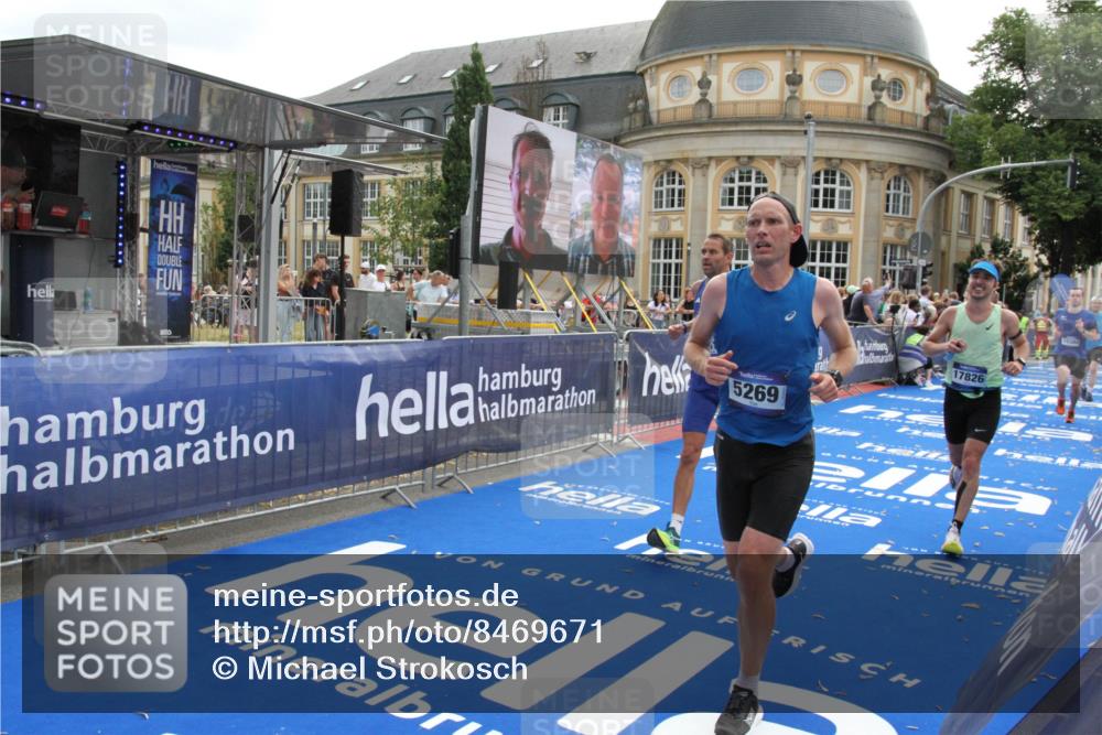 29.06.2025 - hella hamburg halbmarathon Michael Strokosch http://msf.ph/oto/8469671 29.06.2025 10:35:38 Ziel 1344, 4062, 5269, 10384, 14841, 16123, 16695, 17612, 17826, 18841 meine-sportfotos.de
