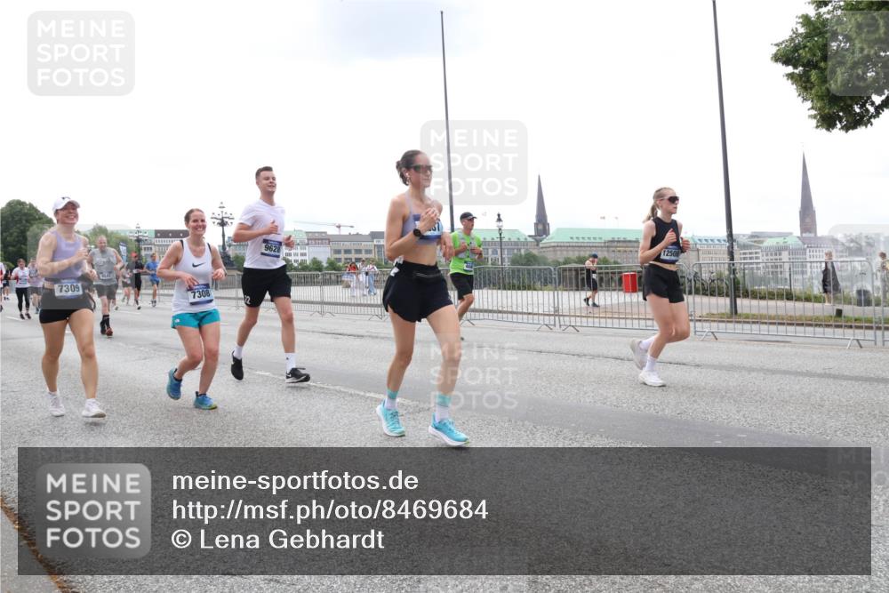 29.06.2025 - hella hamburg halbmarathon Lena Gebhardt http://msf.ph/oto/8469684 29.06.2025 10:32:53 Lombardsbrücke 7309, 9542, 7308, 9628, 12508, 1078, 1199, 1237, 1324, 1640, 1732, 2059, 2276, 2959, 3391, 3422, 3653, 3660, 3670, 3708, 3753, 3871, 4030, 4096, 4446, 4555, 4650, 5110, 5180, 5581, 5783, 5871, 5917, 5941, 6040, 6228, 6312, 6315, 6861, 7308, 7309, 7387, 7468, 7531, 7633, 7702, 7749, 7750, 7982, 8170, 8303, 8625, 8839, 8840, 9010, 9034, 9143, 9188, 9471, 9542, 9768, 10002, 10013, 10048, 10277, 11229, 11260, 11756, 12039, 12423, 12424, 14305, 14743, 15951 meine-sportfotos.de