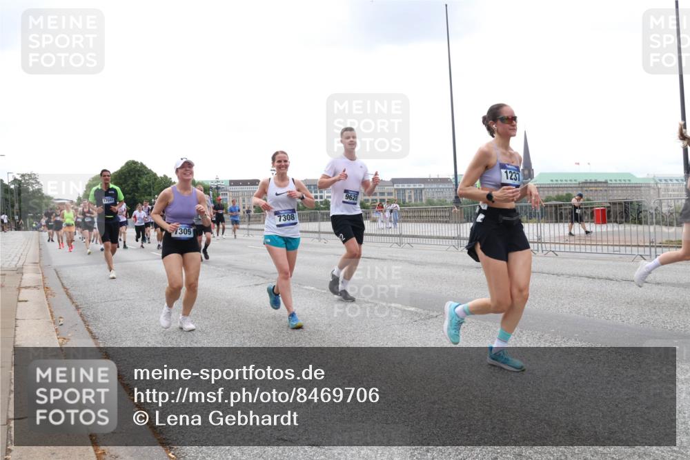 29.06.2025 - hella hamburg halbmarathon Lena Gebhardt http://msf.ph/oto/8469706 29.06.2025 10:32:53 Lombardsbrücke 17041, 7309, 7308, 9628, 1237, 1078, 1199, 1237, 1324, 1640, 1732, 2059, 2276, 2959, 3391, 3422, 3653, 3660, 3670, 3708, 3753, 3871, 4030, 4096, 4446, 4555, 4650, 5110, 5180, 5581, 5783, 5871, 5917, 5941, 6040, 6228, 6312, 6315, 6861, 7308, 7309, 7387, 7468, 7531, 7633, 7702, 7749, 7750, 7982, 8170, 8303, 8625, 8839, 8840, 9010, 9034, 9143, 9188, 9471, 9542, 9768, 10002, 10013, 10048, 10277, 11229, 11260, 11756, 12039, 12423, 12424, 14305, 14743, 15951 meine-sportfotos.de