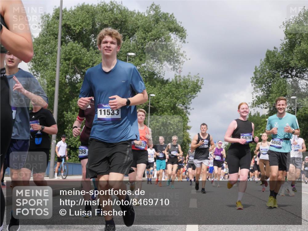 29.06.2025 - hella hamburg halbmarathon Luisa Fischer http://msf.ph/oto/8469710 29.06.2025 10:43:28 Kennedybrücke 11533, 298, 653, 12414, 5876, 16966, 6866, 5399, 1058, 1586, 2019, 2888, 3808, 5263, 5654, 5701, 5876, 5901, 6866, 6876, 7174, 7675, 7850, 7984, 8107, 8391, 9495, 10806, 10833 meine-sportfotos.de