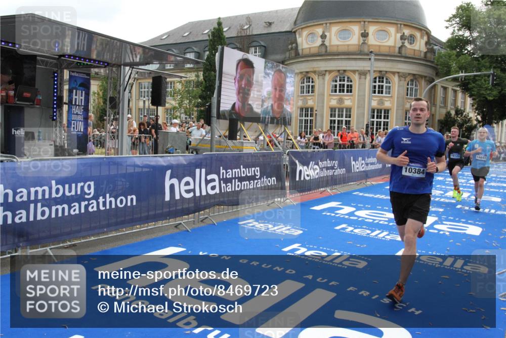 29.06.2025 - hella hamburg halbmarathon Michael Strokosch http://msf.ph/oto/8469723 29.06.2025 10:35:41 Ziel 4062, 5269, 10384, 12462, 12899, 14841, 16123, 17612, 17826, 18841 meine-sportfotos.de