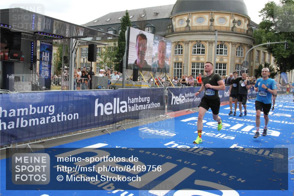 29.06.2025 - hella hamburg halbmarathon Michael Strokosch http://msf.ph/oto/8469756 29.06.2025 10:35:42 Ziel 4062, 10384, 12462, 12899, 14841, 16123, 18841 meine-sportfotos.de