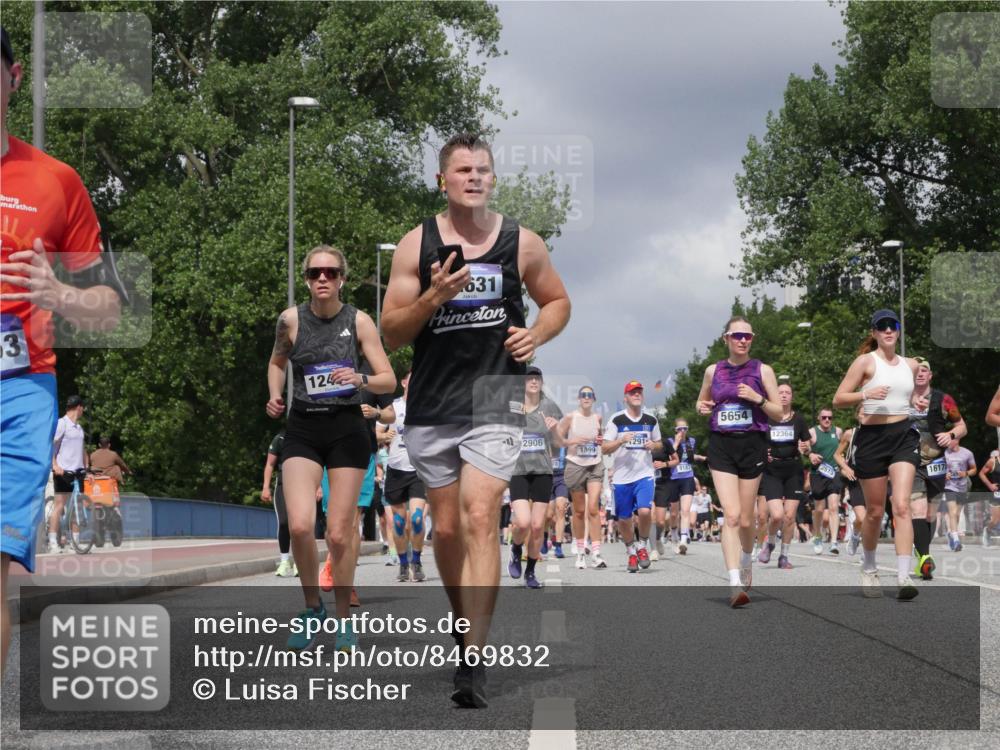 29.06.2025 - hella hamburg halbmarathon Luisa Fischer http://msf.ph/oto/8469832 29.06.2025 10:43:32 Kennedybrücke 3, 124, 631, 2906, 1899, 291, 9187, 5654, 12364, 251, 1617, 1058, 1291, 1586, 1899, 2515, 2572, 2888, 4271, 5263, 5654, 5701, 5901, 6673, 6866, 6876, 6920, 7174, 8107, 8391, 8984, 9187, 9495, 10806, 10833 meine-sportfotos.de