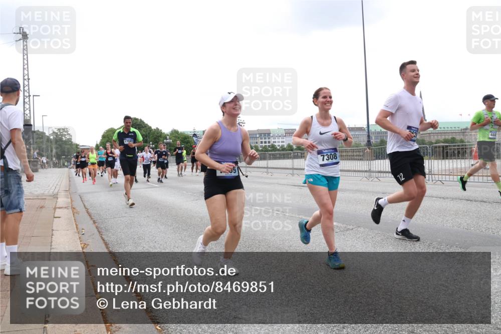 29.06.2025 - hella hamburg halbmarathon Lena Gebhardt http://msf.ph/oto/8469851 29.06.2025 10:32:53 Lombardsbrücke 17041, 7308, 12, 444, 1078, 1199, 1237, 1324, 1640, 1732, 2059, 2276, 2959, 3391, 3422, 3653, 3660, 3670, 3708, 3753, 3871, 4030, 4096, 4446, 4555, 4650, 5110, 5180, 5581, 5783, 5871, 5917, 5941, 6040, 6228, 6312, 6315, 6861, 7308, 7309, 7387, 7468, 7531, 7633, 7702, 7749, 7750, 7982, 8170, 8303, 8625, 8839, 8840, 9010, 9034, 9143, 9188, 9471, 9542, 9768, 10002, 10013, 10048, 10277, 11229, 11260, 11756, 12039, 12423, 12424, 14305, 14743, 15951 meine-sportfotos.de