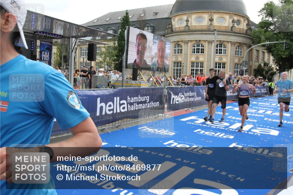 29.06.2025 - hella hamburg halbmarathon Michael Strokosch http://msf.ph/oto/8469877 29.06.2025 10:35:43 Ziel 4062, 10384, 12462, 12899, 14841, 16123, 18841 meine-sportfotos.de