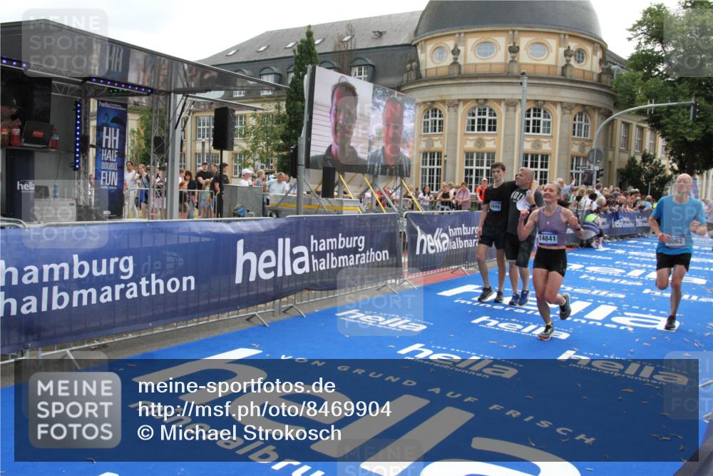 29.06.2025 - hella hamburg halbmarathon Michael Strokosch http://msf.ph/oto/8469904 29.06.2025 10:35:44 Ziel 4062, 12462, 12899, 14841, 16119, 16123, 18841 meine-sportfotos.de