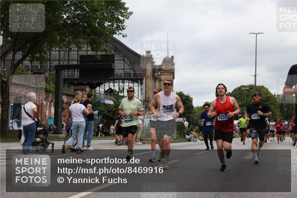 29.06.2025 - hella hamburg halbmarathon Yannick Fuchs http://msf.ph/oto/8469916 29.06.2025 10:57:35 20KM 1184, 1316, 1722, 1724, 1940, 1992, 2424, 2685, 3360, 4328, 4370, 5305, 5384, 5734, 6631, 7243, 7290, 7333, 8822, 9124, 9439, 9681, 10128, 10705, 10766, 10866, 11527, 11657, 11771, 12315, 12316, 12513, 12662, 13171, 13528, 13551, 14135, 14313, 14493, 15137, 15516, 15532, 15550, 15897, 16424, 16426, 16478, 16639, 16872, 17071, 17437, 17757, 17894, 18028, 18122, 18355, 18717 meine-sportfotos.de