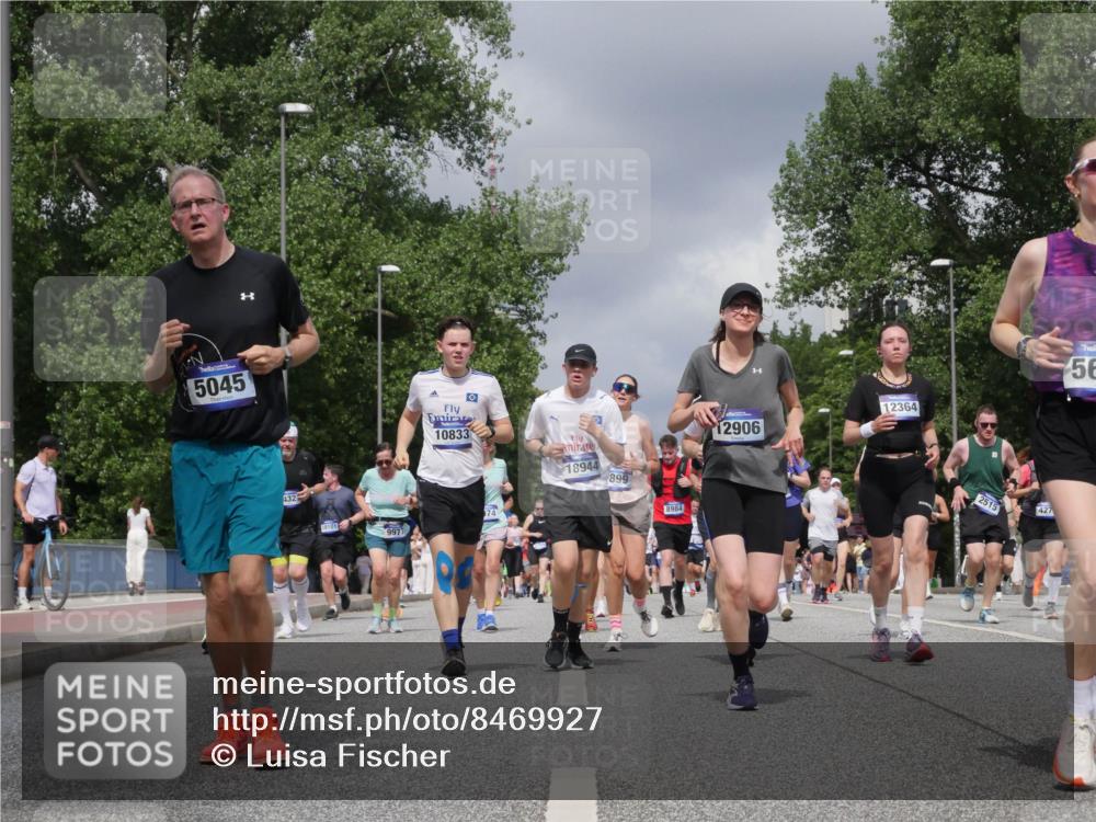 29.06.2025 - hella hamburg halbmarathon Luisa Fischer http://msf.ph/oto/8469927 29.06.2025 10:43:35 Kennedybrücke 5045, 432, 18101, 10833, 74, 9971, 18944, 899, 8984, 12906, 12364, 2515, 427, 56, 1291, 1586, 1899, 2515, 2572, 4271, 5263, 5654, 5702, 5901, 5975, 6673, 6920, 7174, 8107, 8984, 9187, 9468, 9495, 9977, 10806, 10833 meine-sportfotos.de