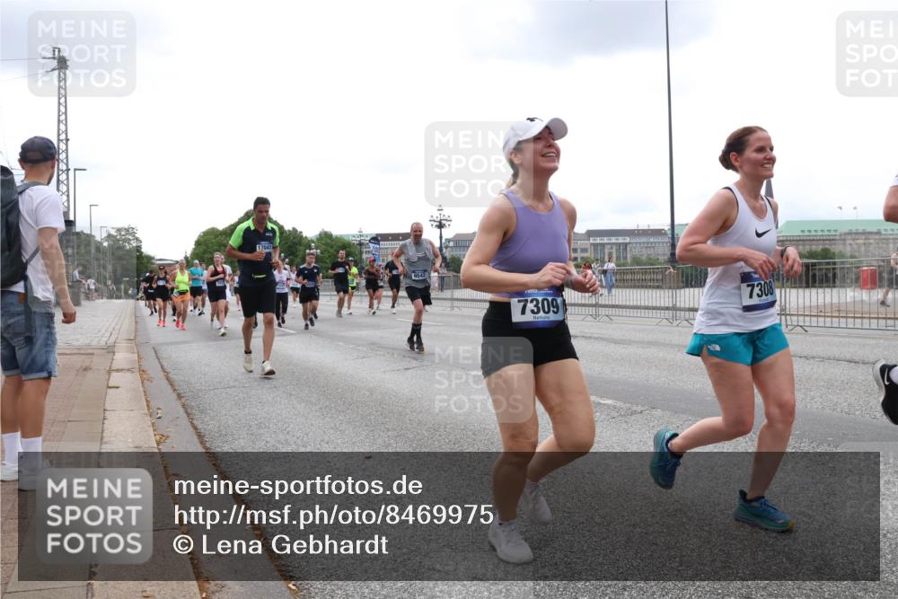 29.06.2025 - hella hamburg halbmarathon Lena Gebhardt http://msf.ph/oto/8469975 29.06.2025 10:32:54 Lombardsbrücke 17041, 9542, 7309, 7308, 1078, 1199, 1237, 1324, 1640, 1732, 2059, 2276, 2959, 3391, 3422, 3653, 3660, 3670, 3708, 3753, 3871, 4030, 4096, 4446, 4555, 4650, 5110, 5180, 5581, 5783, 5871, 5917, 5941, 6040, 6228, 6312, 6315, 6861, 7308, 7309, 7387, 7468, 7531, 7633, 7702, 7749, 7750, 7982, 8170, 8303, 8595, 8625, 8839, 8840, 9010, 9034, 9143, 9188, 9289, 9471, 9542, 9768, 10002, 10013, 10048, 10277, 11229, 11260, 11756, 12039, 12423, 12424, 14305, 14743, 15951 meine-sportfotos.de