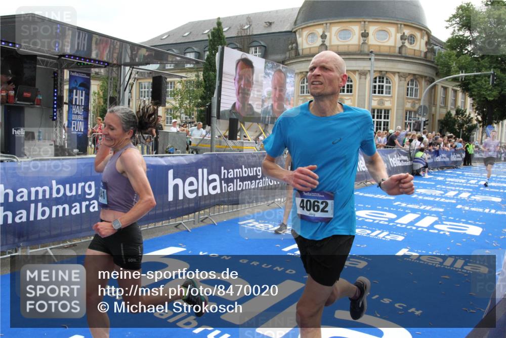 29.06.2025 - hella hamburg halbmarathon Michael Strokosch http://msf.ph/oto/8470020 29.06.2025 10:35:45 Ziel 4062, 12462, 12899, 14841, 16119, 18841 meine-sportfotos.de