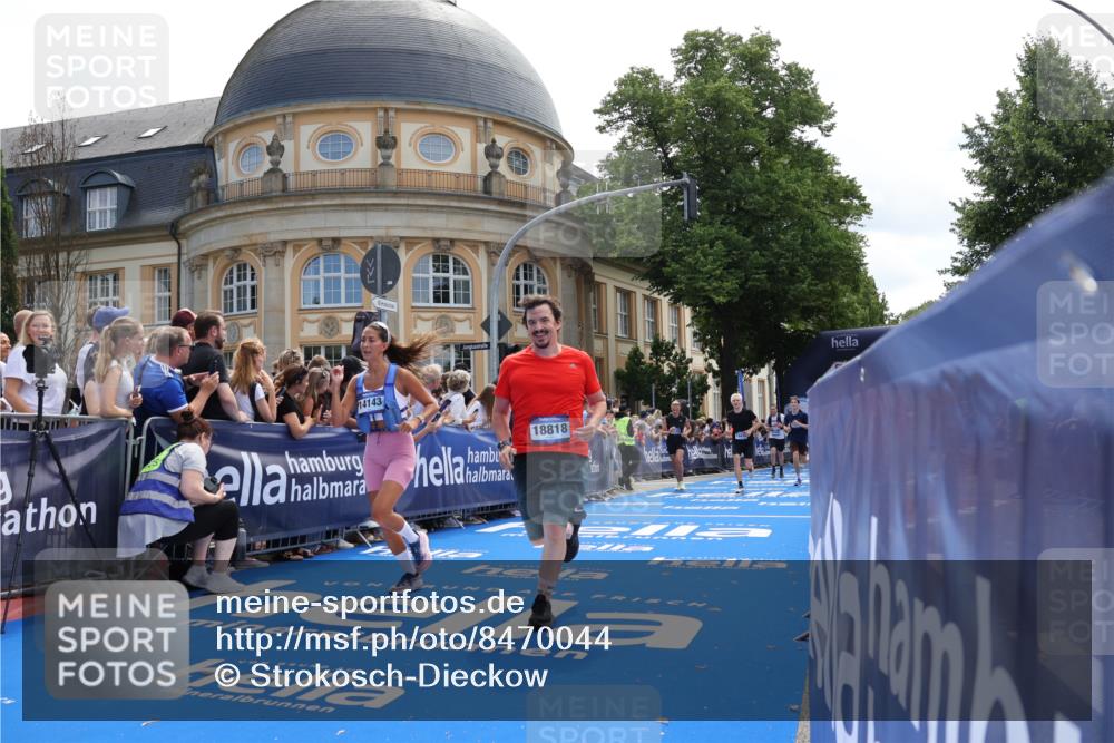 29.06.2025 - hella hamburg halbmarathon Strokosch-Dieckow http://msf.ph/oto/8470044 29.06.2025 11:25:37 Ziel 3088, 4113, 4793, 6160, 6287, 8127, 10172, 10754, 12996, 14095, 14143, 15129, 16838, 17593, 17594, 18818 meine-sportfotos.de