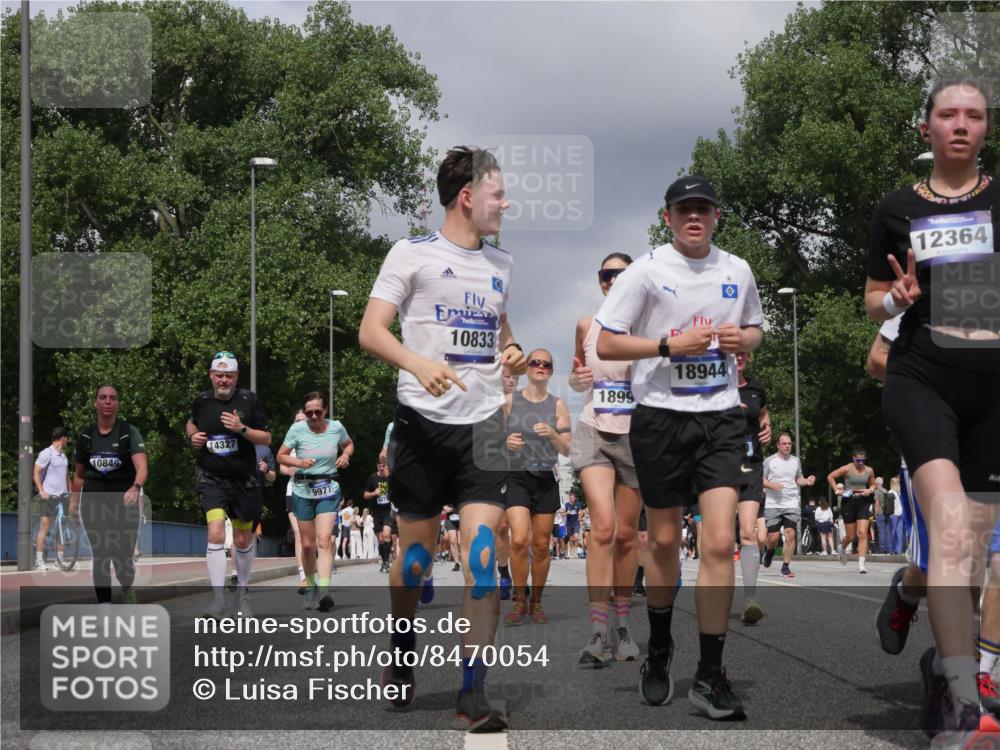 29.06.2025 - hella hamburg halbmarathon Luisa Fischer http://msf.ph/oto/8470054 29.06.2025 10:43:37 Kennedybrücke 14327, 10849, 9971, 10833, 1899, 18944, 12364, 14, 1291, 1586, 1899, 2109, 2515, 2572, 3607, 4271, 5654, 5702, 5901, 5975, 6673, 6920, 7174, 8984, 9187, 9468, 9495, 9977, 10833 meine-sportfotos.de